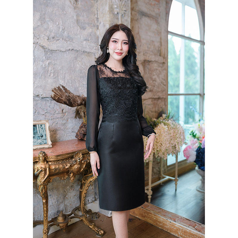 kudapy เดรสสั้นสีชมพูหม่น/สีเหลืองทอง/สีดำ ผ้าไหมรุ่นนี้สวยแนะนำค่ะ ด้านหน้าตัวเสื้อตกแต่งด้วยลูกไม้เงา ช่วงแขนเป็นแขนยาวชีฟองพริ้วๆ ใส่สวยไม่ร้อน