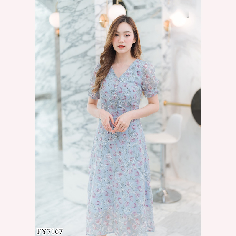 kudapy เดรสยาวสีชมพู/สีฟ้า/สีขาว ลายดอกผ้าปักสวยใส่สบายดูดีน่ารักมากๆ