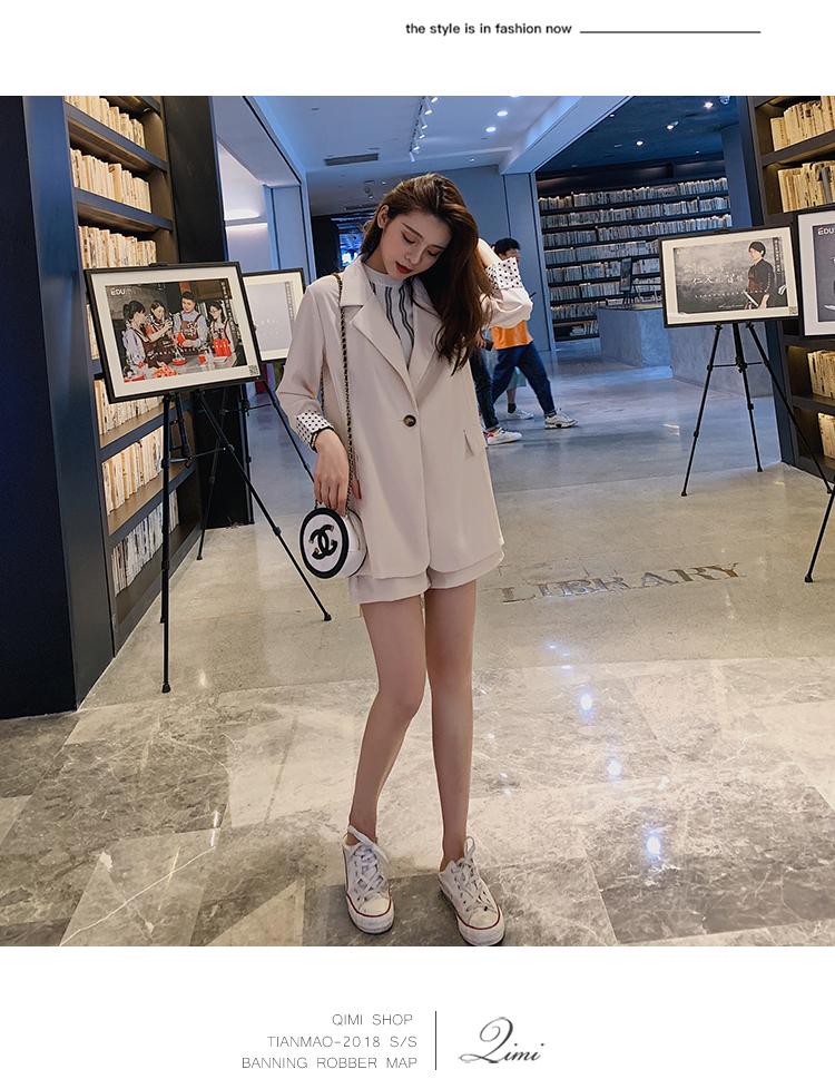 ชุดเซ็ทเสื้อสูทและกางเกงขาสั้นสีครีม ผ้าโพลีเอสเตอร์ผสม เนื้อนิ่ม