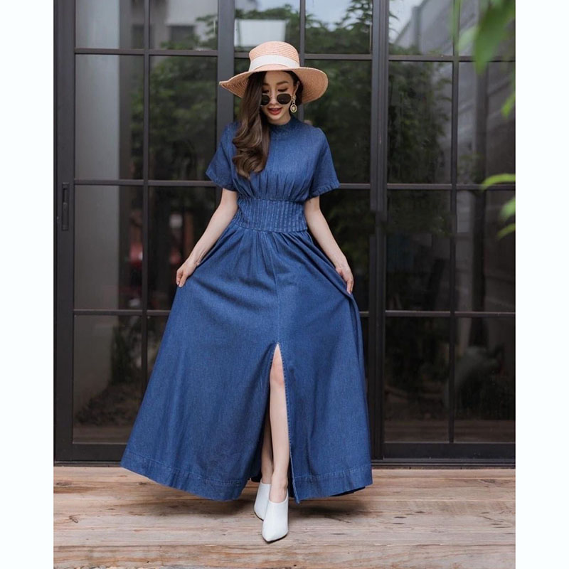 kudapy เดรสยีนส์แขนสั้น ดีเทลแต่งผ่าหน้ายาว งานซิปหลังใส่ง่าย ช่วงเอวเย็บจับจีบทรงสวย ด้านหลังสม็อคเอวยืดได้