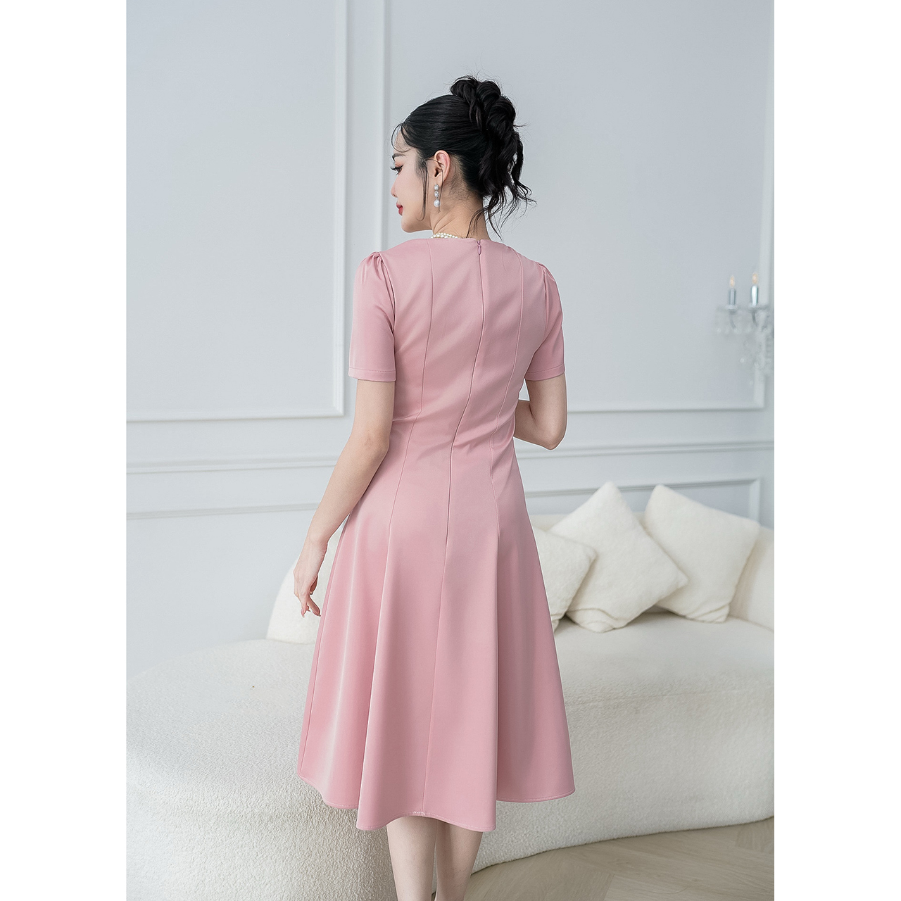 kudapy เดรสผ้าพื้นเรียบ ทรงสวยสุภาพ งานผ้านิ่มใส่สบาย ดีไซน์ทรงสวยแบบเรียบๆดูผู้ดี