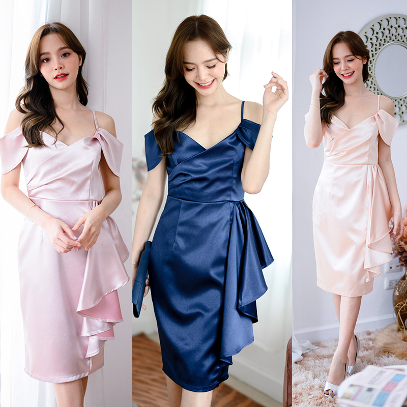 kudapy เดรสสั้นสีชมพูกลีบบัว/สีกรม/สีทองอมชมพู ช่วงอกเป็นอกป้าย จับจีบเดรป เซ็กซี่เล็กๆ แขนเป็นสายเดี่ยวมีผ้าปิดต้นแขน ช่วยพรางต้นแขนได้