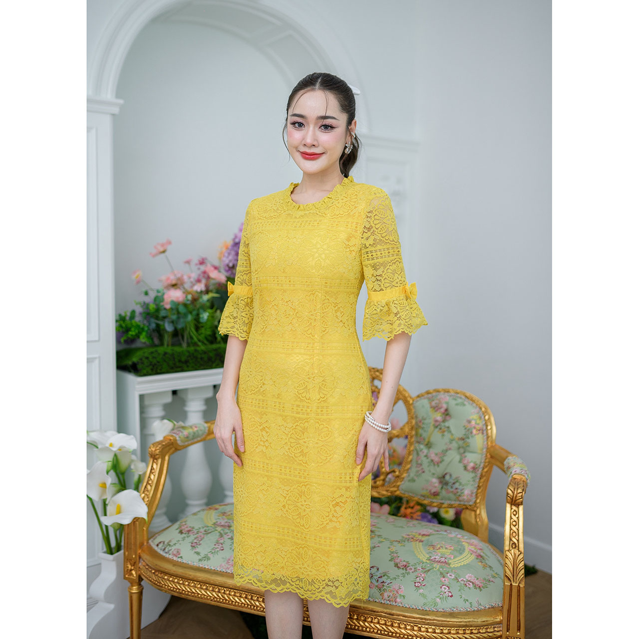 kudapy เดรสสั้นสีชมพูโอรส/สีเขียว/สีเหลือง ลูกไม้ตัวสวย ผ้านิ่ม รุ่นนี้ดีไซน์สวยหวานมากค่ะ ทรงใส่ง่าย ช่วงปลายแขนระบายรอบแขนแต่งโบว์