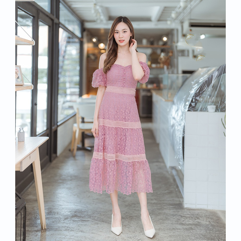 kudapy เดรสยาวเปิดไหล่สีชมพู/สีขาว ลูกไม้ออกงานเปิดไหล่สวยดูดี
