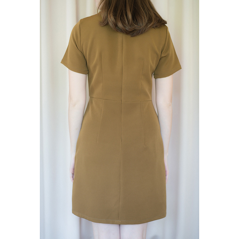 kudapy เดรสสั้นสีฟ้าอ่อน/สีแดงเข้ม/สีมัสตาร์ด ตัดต่อเล่นคัทติ้งกลางลำตัวและช่วงไหล่ มีกระเป๋าด้านข้าง งานซับในทั้งตัว