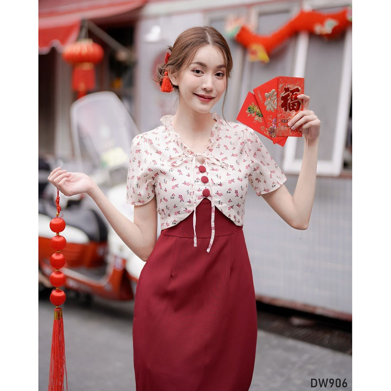 kudapy เดรสสั้นสีแดง ท่อนบนลายดอกแต่งโบว์ระบาย