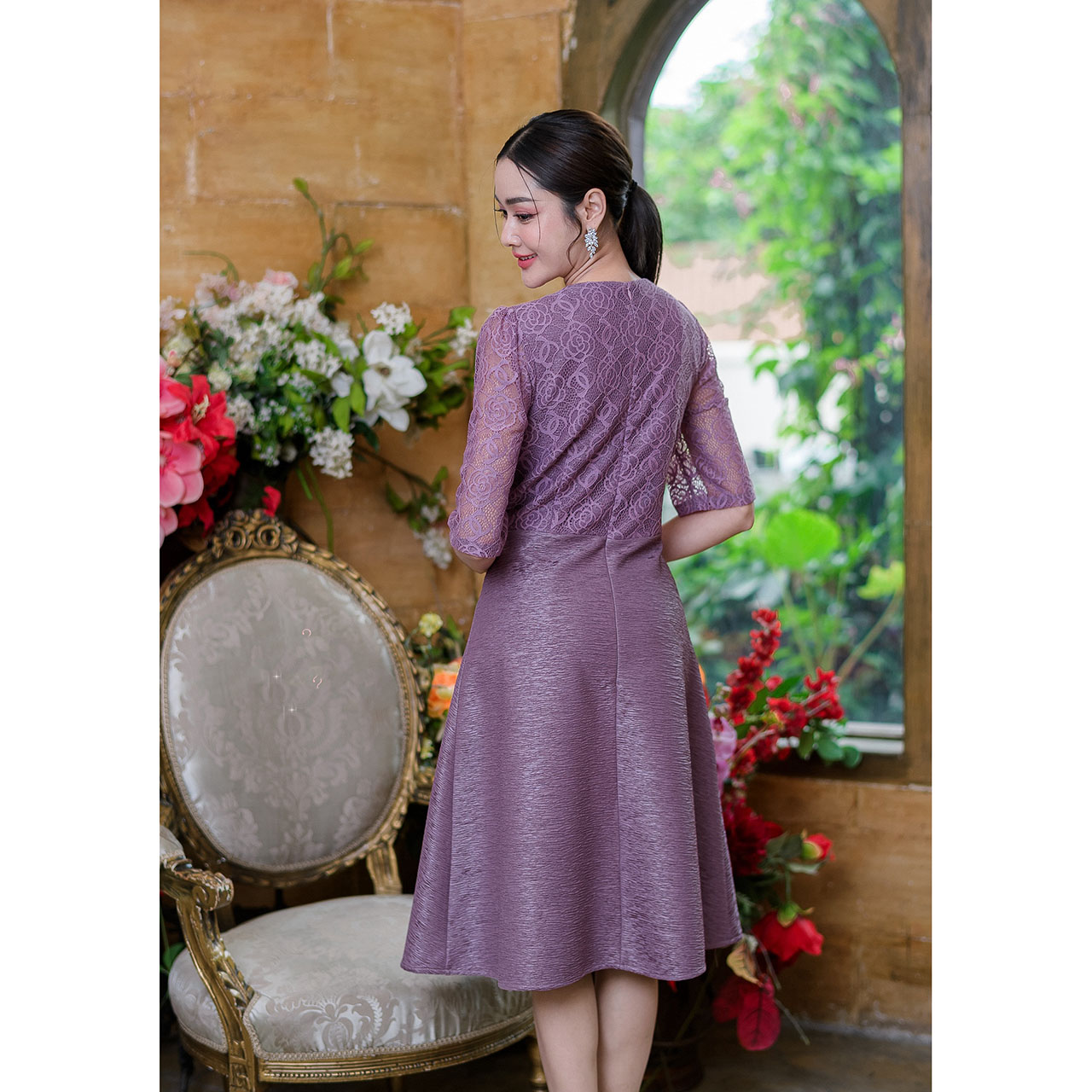 kudapy เดรสสั้นสีม่วง/สีชานม ดีไซน์สวยเก๋ ช่วงอกแต่งดอกไม้สวยมากๆ ผ้าสวย ทรงสวยหวาน งานดีมาก ถูกใจแน่นอน