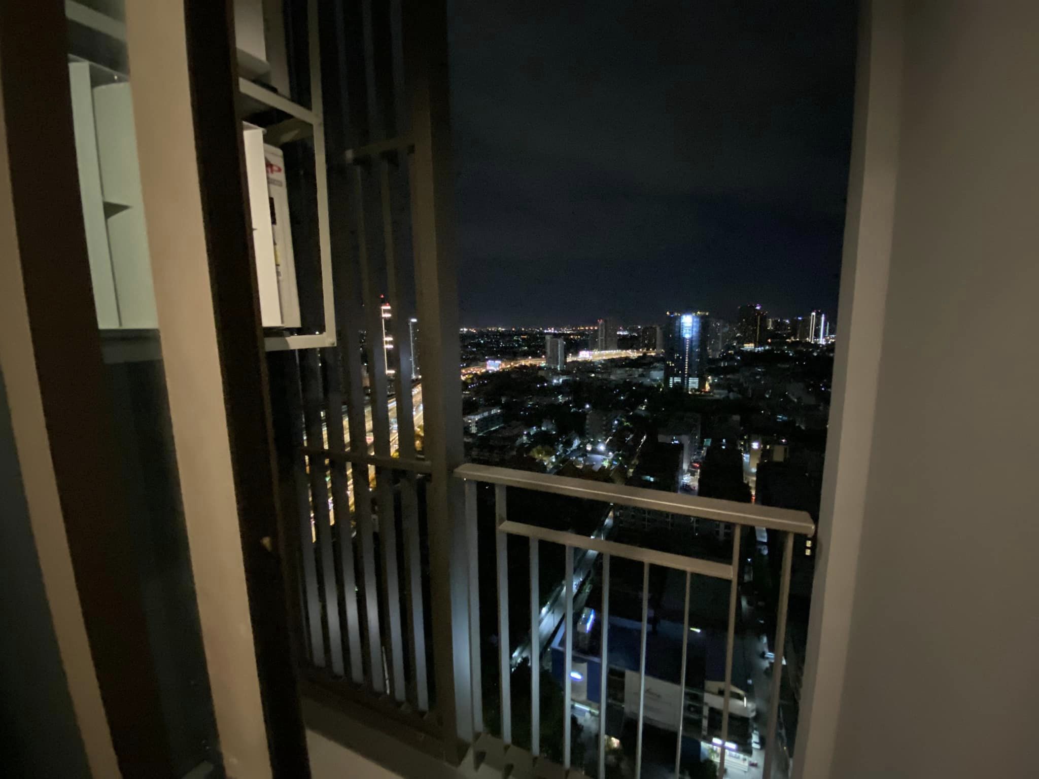 ให้เช่าห้องห้องใหม่น่าอยู่ชั้นสูงห้องมุมวิวไม่บล็อค สอบถามแอด Line ID : Smile-easy ที่ Life Sathorn Sierra (ไลฟ์ สาทร เซียร์รา)