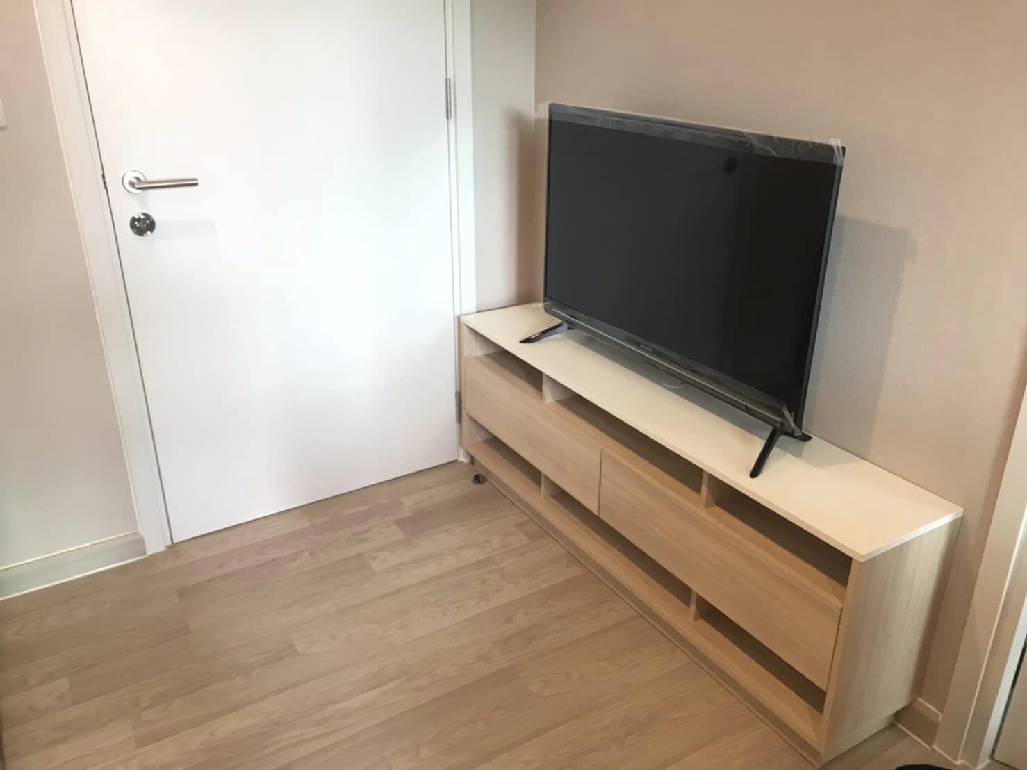 ปล่อยเช่าคอนโด Plum Condo Chokchai 4 (พลัม คอนโด โชคชัย 4) - เฟอร์เครื่องใช้ไฟฟ้าครบครั้น - การเดินทาง: รถไฟฟ้าสายสีเหลือง MRT โชคชัย4