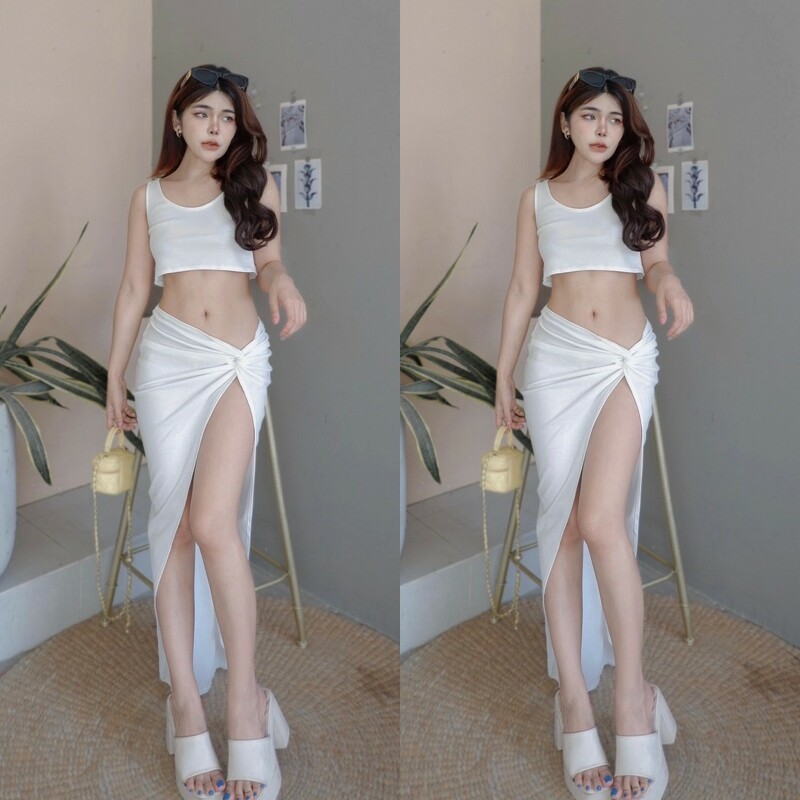 kudapy Set 2 ชิ้น เสื้อครอปแขนกุด ผ้าร่อง + กระโปรงยาวแต่งผ่าแหวกสูง ใส่เที่ยวทะเล