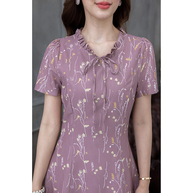 kudapy เดรสสั้นสีครีม/สีกะปิ พิมพ์ลายดอก ทรงสวยใส่ได้ทุกวัน เนื้อสัมผัสผ้าดีมากนุ่มลื่น ดีเทลจับจับช่วงคอผูกโบว์