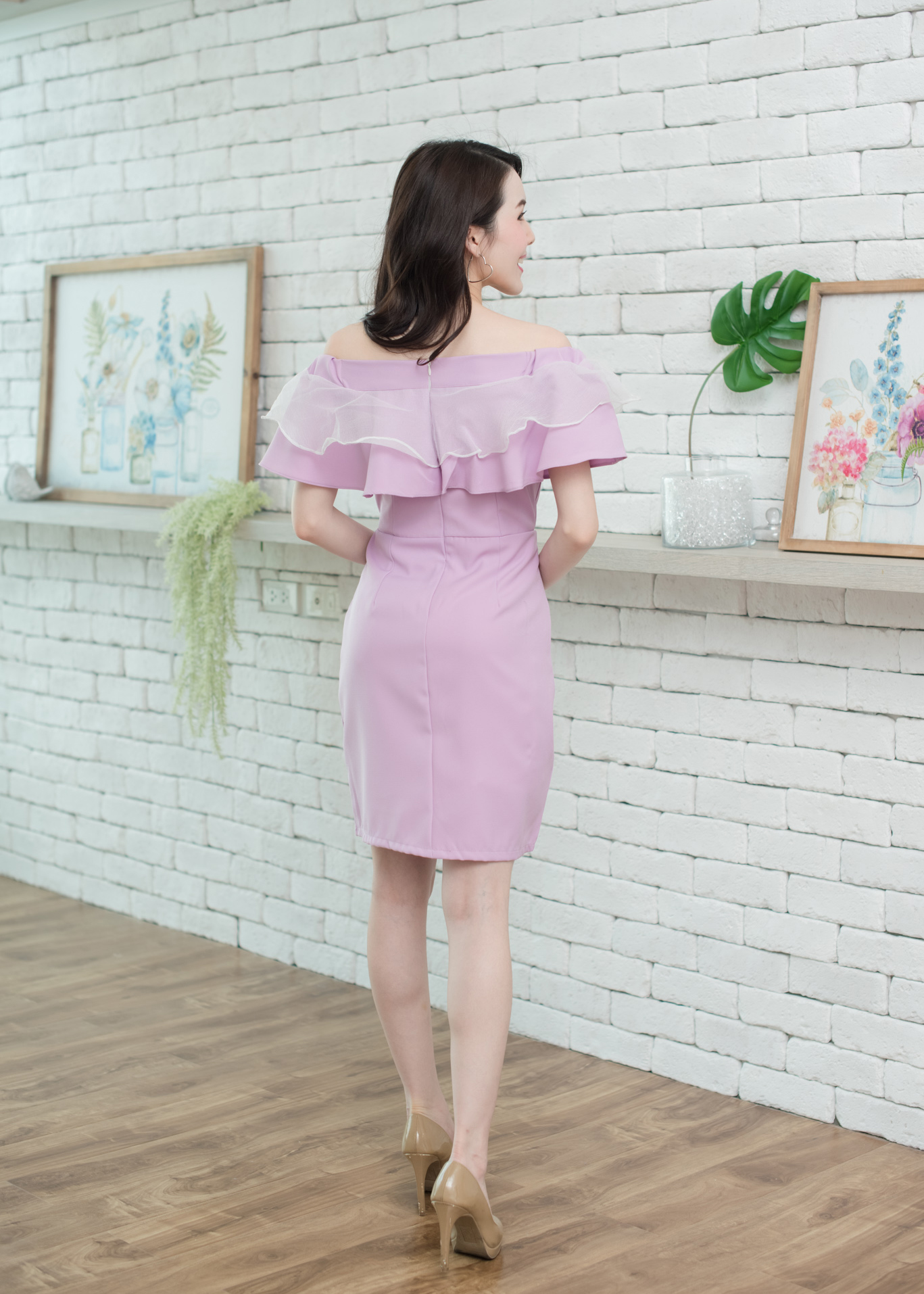 kudapy เดรสสั้นออกงานสีม่วง เดรสสั้นเปิดไหล่ แต่งระบายไหล่ผ้าแก้ว ทรงสวย มีซับใน ซิบหลังนะคะ