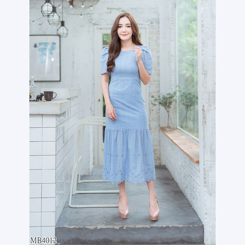 kudapy เดรสยาวคอกว้างสีชมพู แขนพองจั้มจับจีบ ผ้าฉลุเกาหลีสวยน่ารักดูดีมากๆ