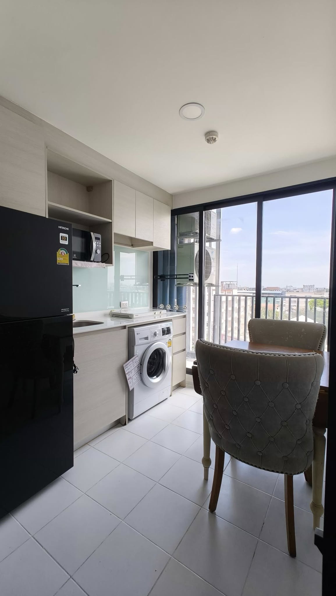 ปล่อยเช่า Chawathai Hallmark Ladprao - Chokchai 4 (ชีวาทัย ฮอลล์มาร์ค ลาดพร้าว - โชคชัย 4) - โซนพื้นที่ MRT โชคชัย 4 1ห้องนอน 1ห้องอเนกประสงค์ 1ห้องน้ำ - ขนาดห้อง 40 ตรม. ชั้น 7 ตึก A เฟส 1 - ให้เช่า 14,000 ต่อเดือน