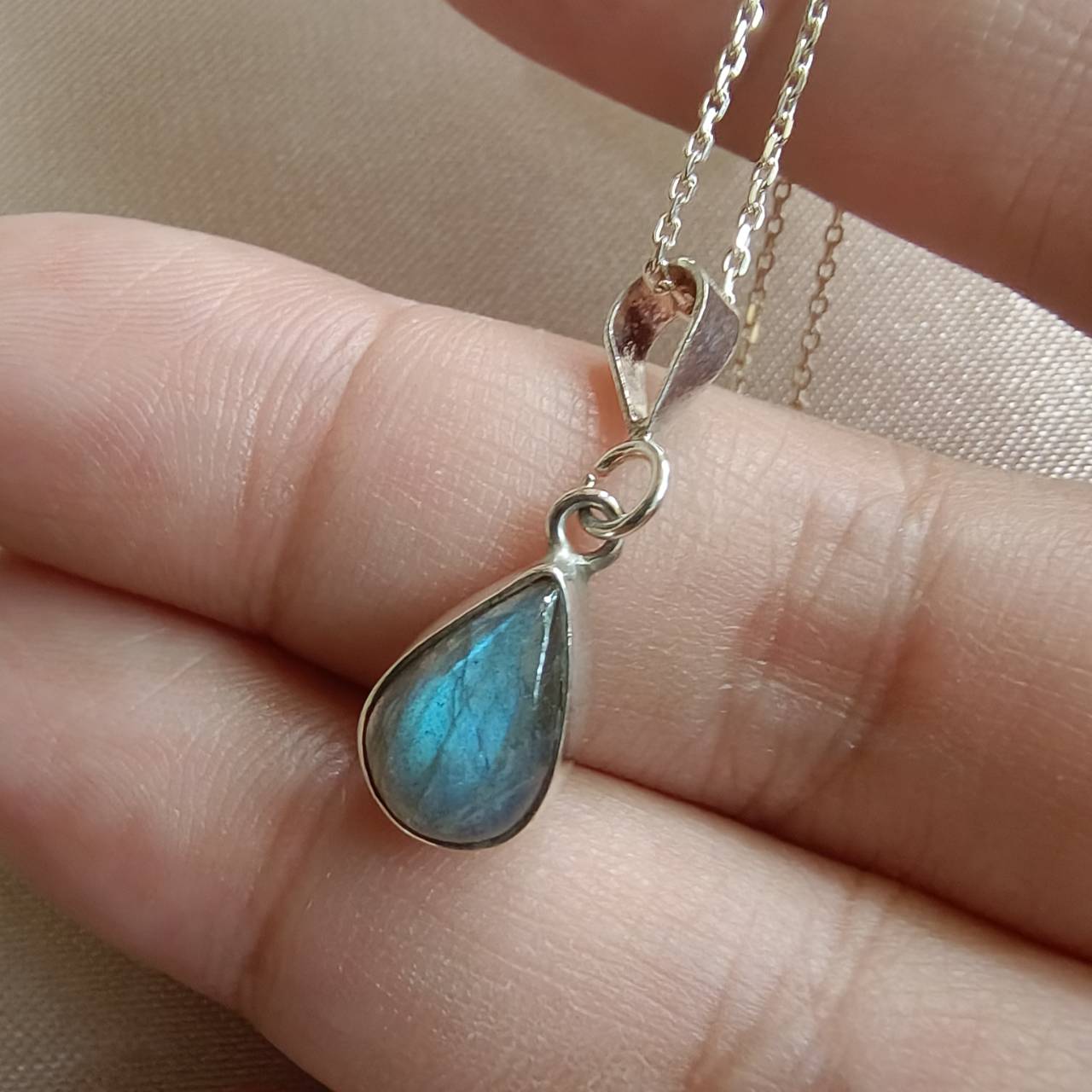 สร้อยคอเงินจี้หินลาบราโดไลท์ Labradorite