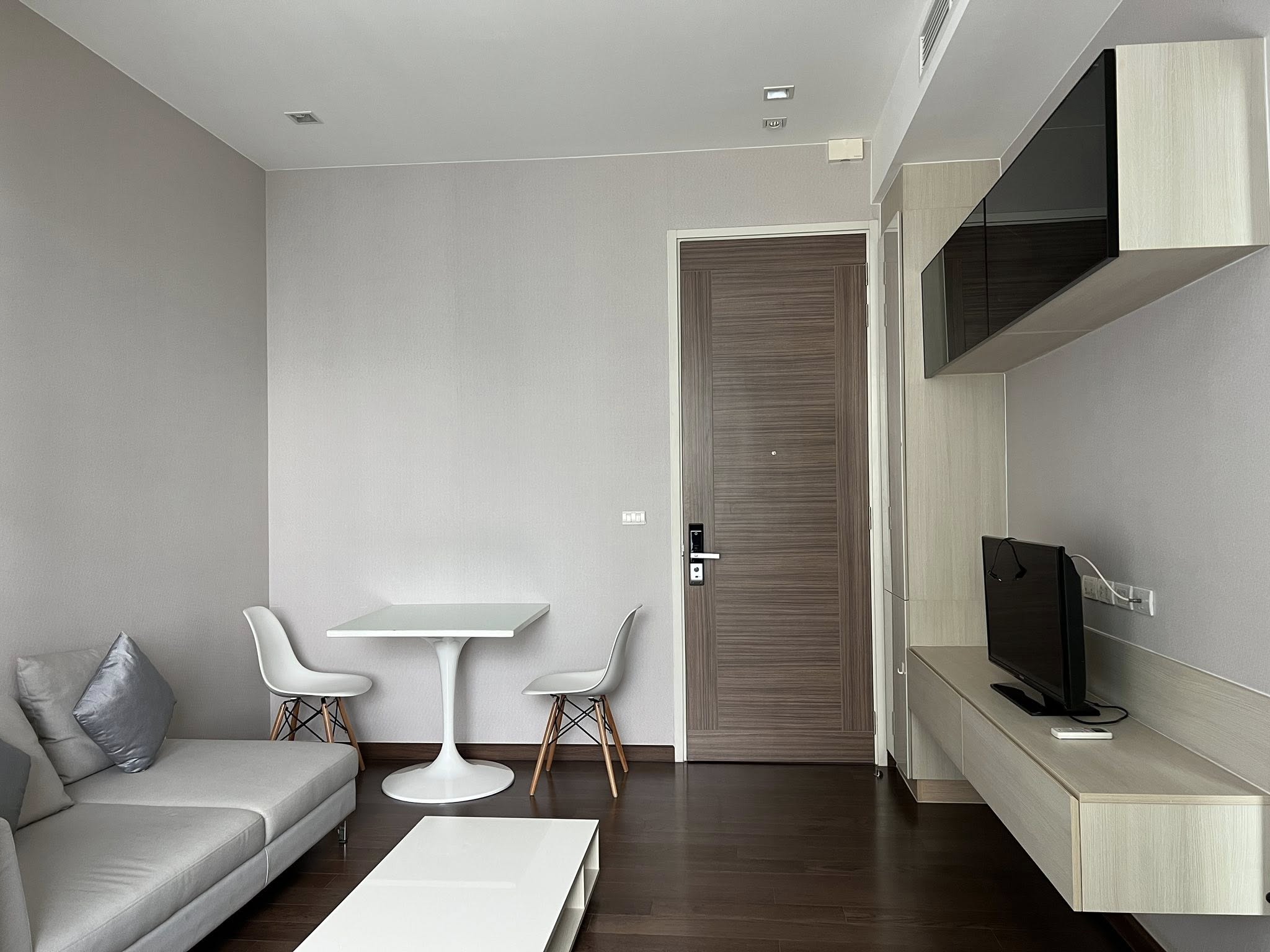 High Rise โซนพื้นที่ ติด MRT เพชรบุรี ให้เช่าห้องแบบ 1ห้องนอน 1ห้องน้ำ คอนโด Q Asoke (คิว อโศก) ขนาดห้อง 30 ตรม. ชั้น 34