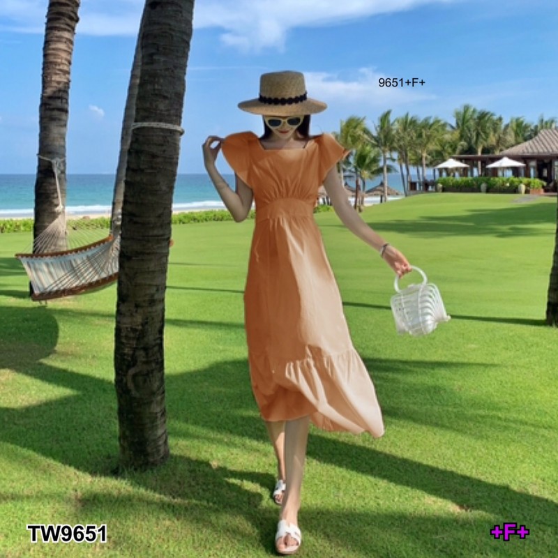 kudapy เดรสคอเหลี่ยมแขนระบาย ผ้าโฟร์เวย์สีขาว ชายเดรสปล่อยสวิง ด้านหลังแต่งผูกโบว์