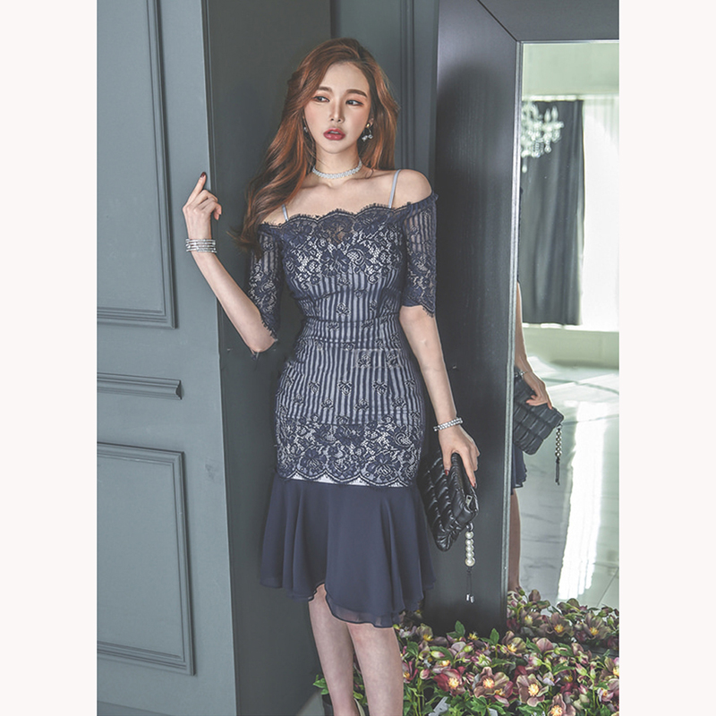 kudapy เดรสสั้นสีชมพู/สีน้ำเงิน ทรงตรงสอบ เข้ารูปช่วงเอว ชายกระโปรงระบายด้วยผ้าชีฟอง