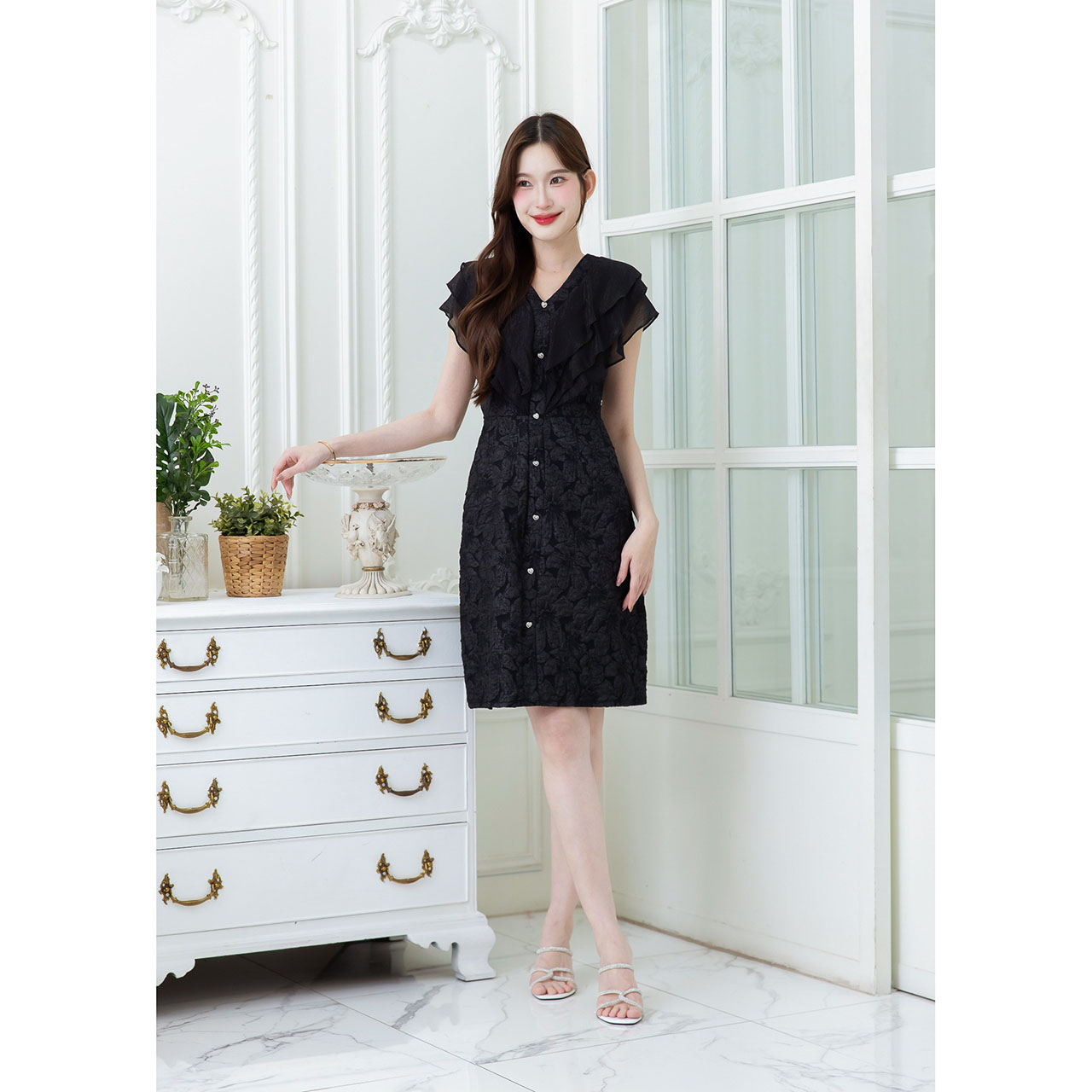 kudapy เดรสผ้าแจ็คกาด แต่งระบายสามชั้น ดีเทลแต่งกระดุมหัวใจน่ารัก เป็นซิปหลัง มีซับใน ใส่เที่ยว ทำงาน ออกงานสวยดูดี