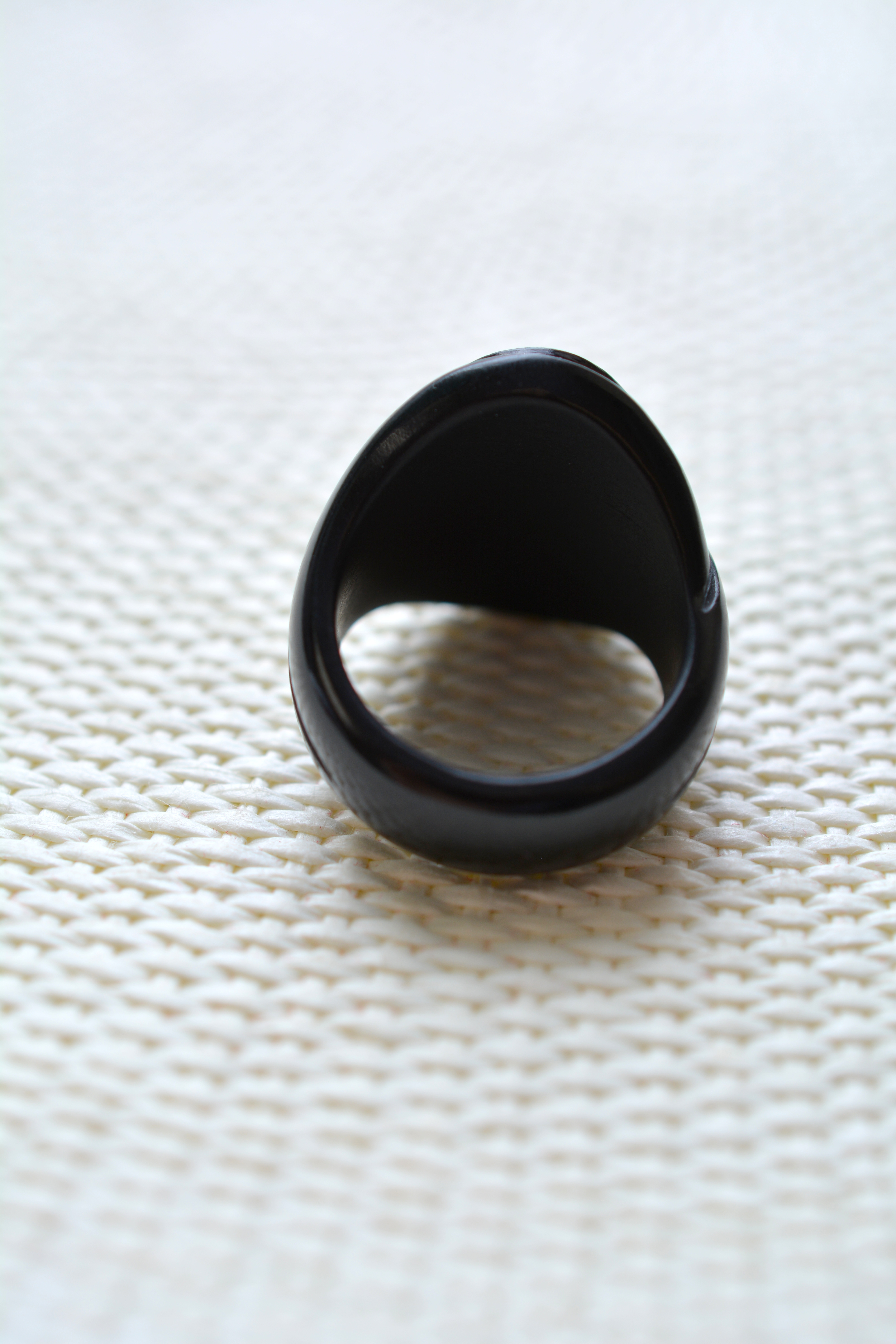 พลอยโอปอลดีไซน์กับแหวนหินออนิคแกะสลัก (Opal with onyx carved stone ring.)