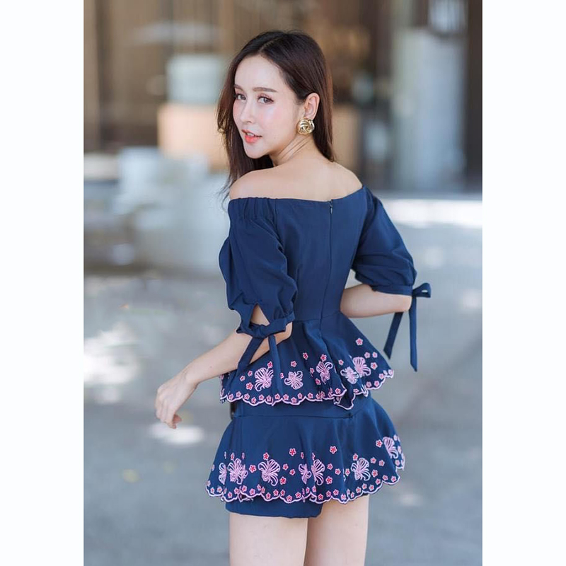 kudapy จั้มสูทขาสั้นสีกรมสวยขับผิว จั้มปาดไหล่ปลายแขนผูกโบว์