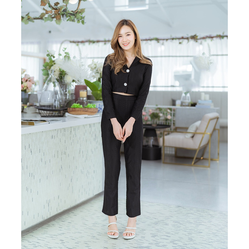 kudapy เซทสีชมพู/สีดำ/สีขาว สูทครอป+กางเกงขายาวลูกไม้