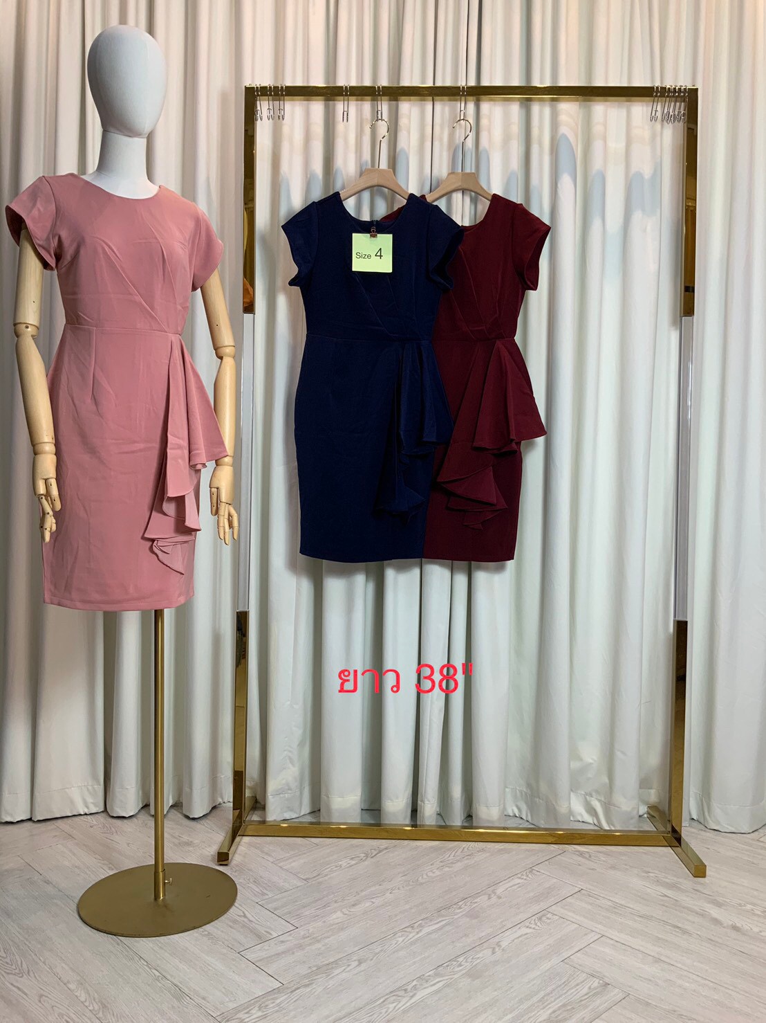 kudapy เดรสสั้นไปงานจับจีบระบายข้าง สีชมพู ,แดงเลือดหมู ,กรมท่า ,เขียวแก่ ,โอวัลติน ผ้าฮานาโกะ แขนสั้นกุด กปสั้นมีระบาย