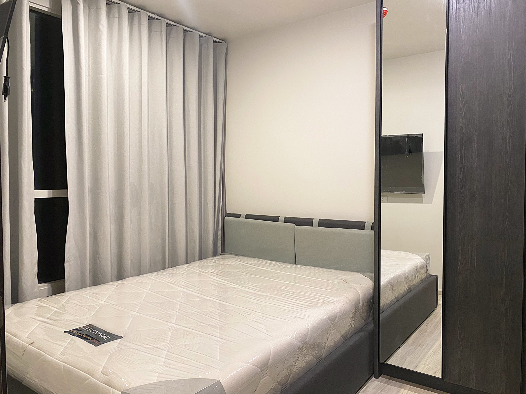 High Rise โซนพื้นที่ MRT ห้วยขวาง ให้เช่าห้องแบบ 1ห้องนอน 1ห้องน้ำ 1ครัวปิด คอนโด XT Huaikhwang (เอกซ์ที ห้วยขวาง) ขนาดห้อง 35 ตรม. ชั้น 15 ตึก A