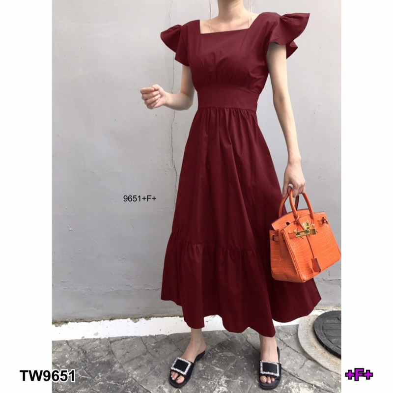 kudapy เดรสคอเหลี่ยมแขนระบาย ผ้าโฟร์เวย์สีขาว ชายเดรสปล่อยสวิง ด้านหลังแต่งผูกโบว์