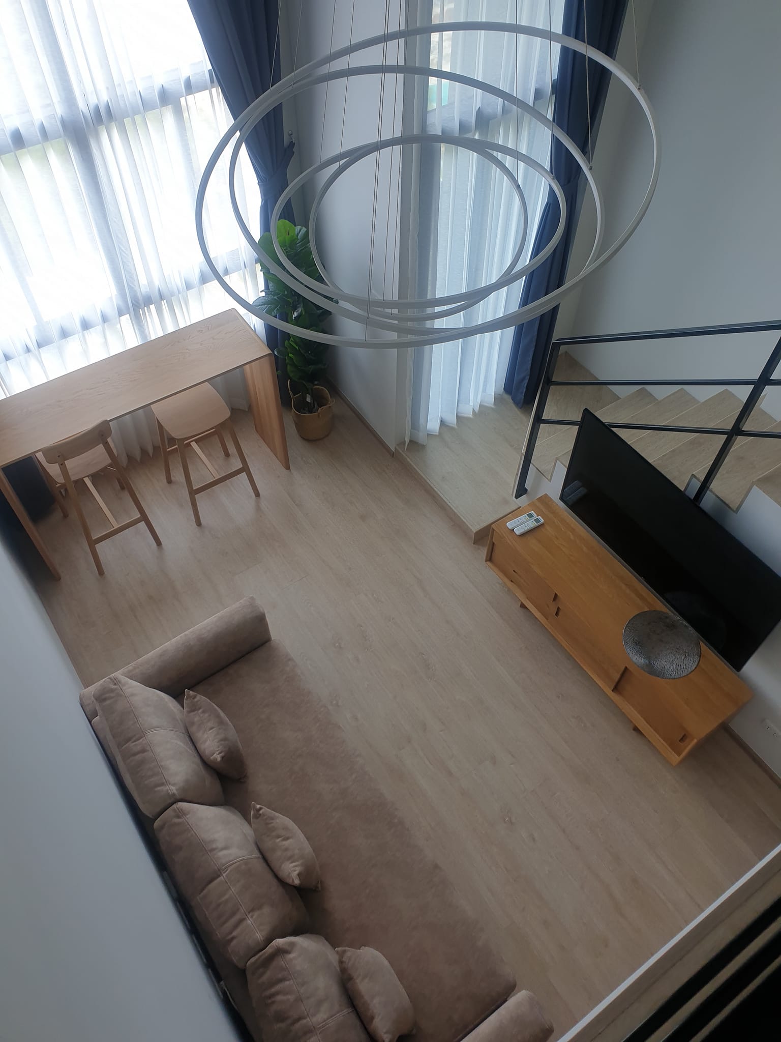 ปล่อยเช่าคอนโด IDEO New Rama 9 (ไอดีโอ นิว พระราม 9) - Duplex2ชั้น 1ห้องนอน 1ห้องน้ำ 1ห้องนั่งเล่น 1ห้องครัว - ใกล้ ARL รามคำแหง / ม.รามคำแหง - ขนาดห้อง 26+11 ตรม. ชั้น 20