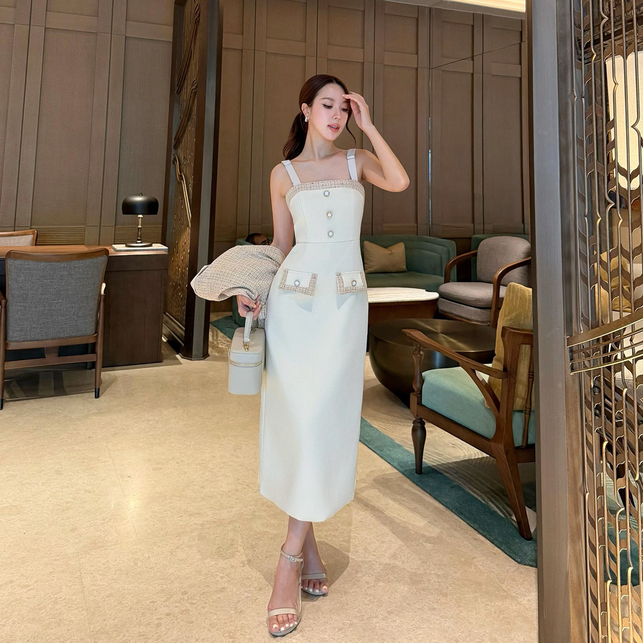 kudapy เซ็ทเดรส+เสื้อครอปสั้น เดรสมีซับในทั้งชุดเดรสใช้ผ้าทวิตญี่ปุ่น ด้านหน้าแต่งกระดุม 3 เม็ดเพิ่มความน่ารัก แต่งกระเป๋าหลอกซ้าย ขวา ซิปหลัง