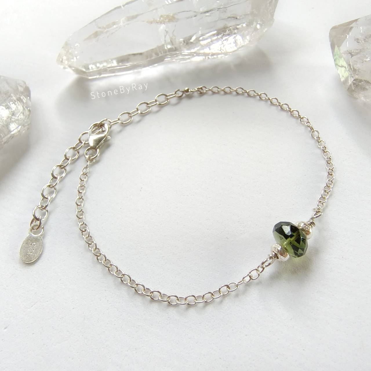 สร้อยข้อมือเงินสะเก็ดดาวโมดาไวต์ Moldavite