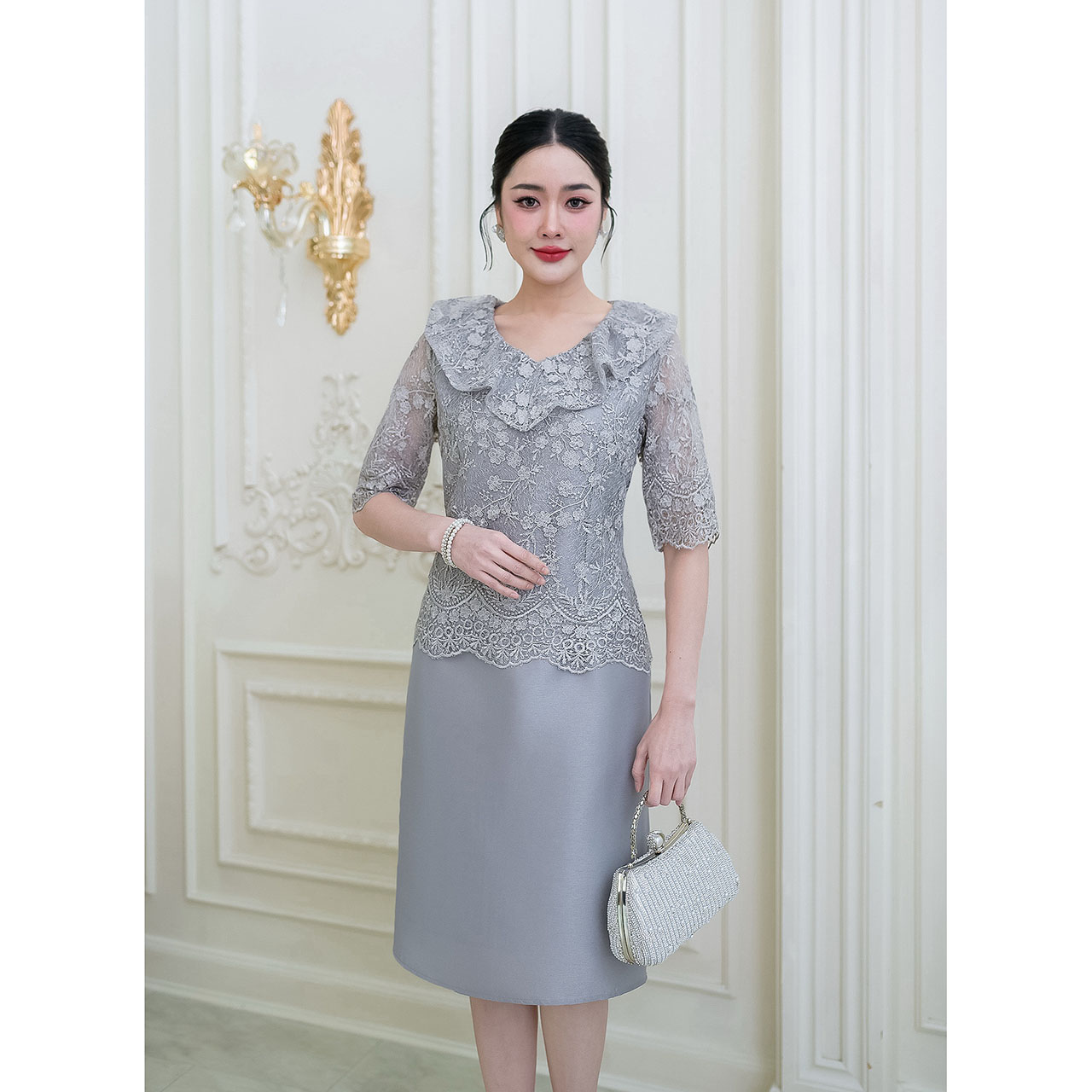 kudapy เดรสสั้นสีดำ/สีเทา ผ้าไหมส ดีไซน์ด้านบนเป็นผ้าลูกไม้ใยบวบลายสวย ช่วงคอเสื้อเป็นคอวีแต่งระบายรอบคอ