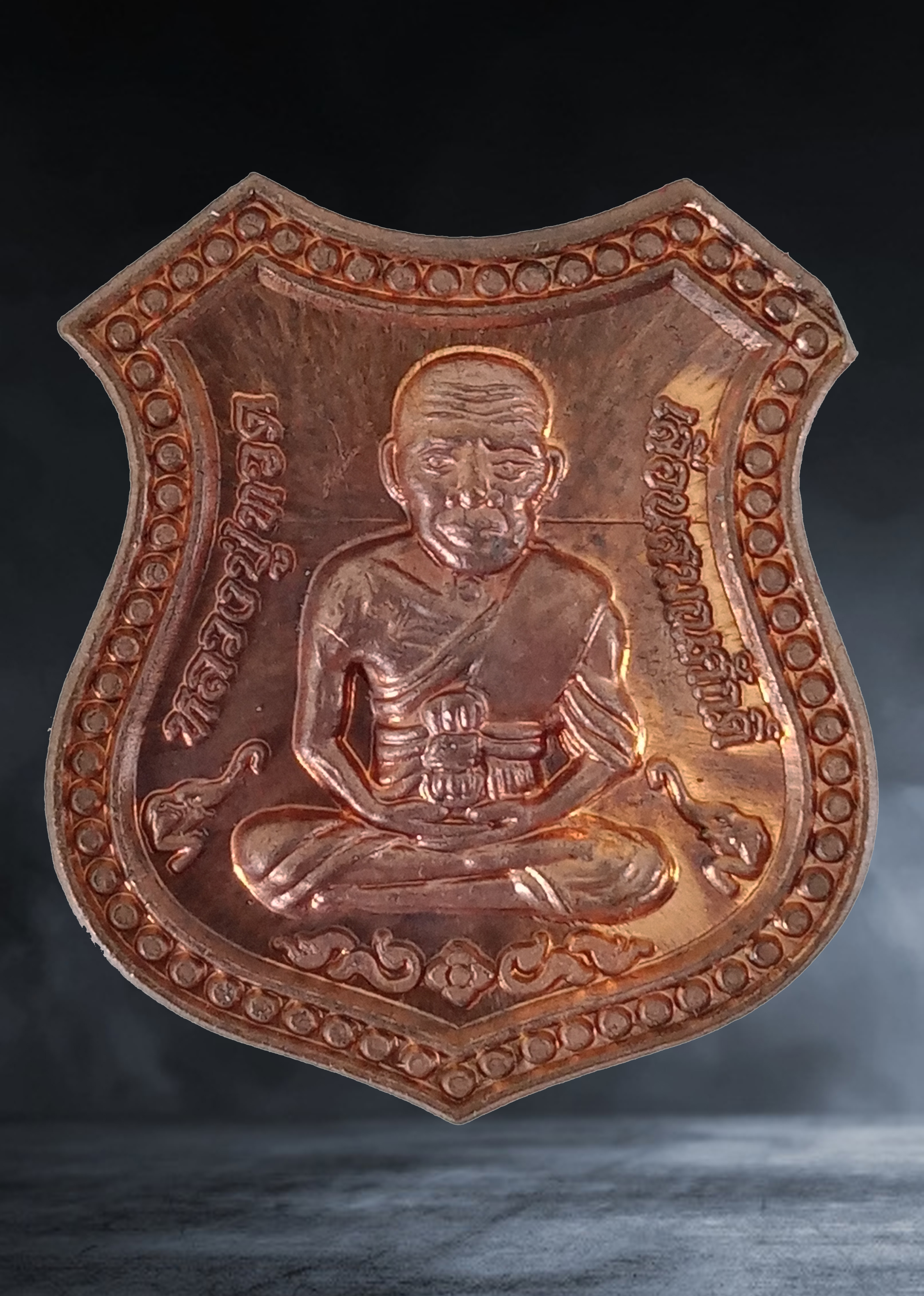 เหรียญ หลวงปู่ทวดหลังพระนเรศวรทรงม้าชนะศึก วัดเขาดีสลัก จ.สุพรรณบุรี รุ่นตำรวจกล้ามัฆวาน เนื้อทองแดง ปี ๒๕๕๗