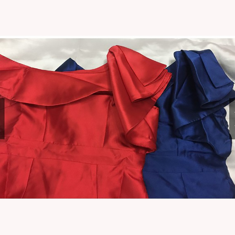 kudapy เดรสไหล่เฉียง สีน้ำเงิน/สีแดง เย็บแต่งระบายตรงหัวไหล่ กระโปรงผ่าหลัง มีซับในในตัว ซิบซ่อนด้านข้าง