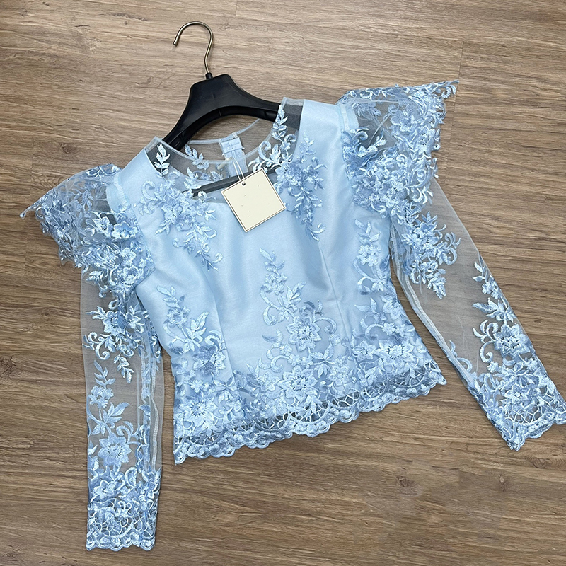 kudapy ชุดเซ็ทเสื้อลูกไม้แขนยาวสีฟ้า ซับในผ้าไหมอัดกาว+าถุงสำเร็จรูป ผ้าไหมทอเครื่อง อัดกาว ซิปหลัง เย็บแบบ ป้ายทบผ้า