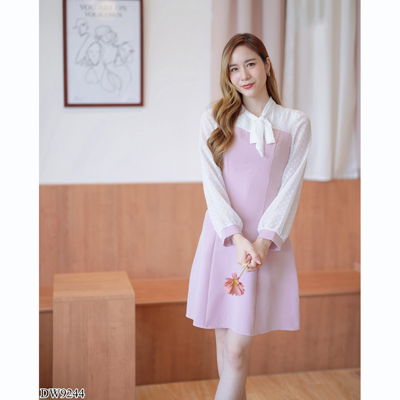 kudapy เดรสสั้นสีน้ำตาล/สีดำ/สีชมพู แขนยาวชีฟองลายนูนแต่งโบว์สวยดูดี