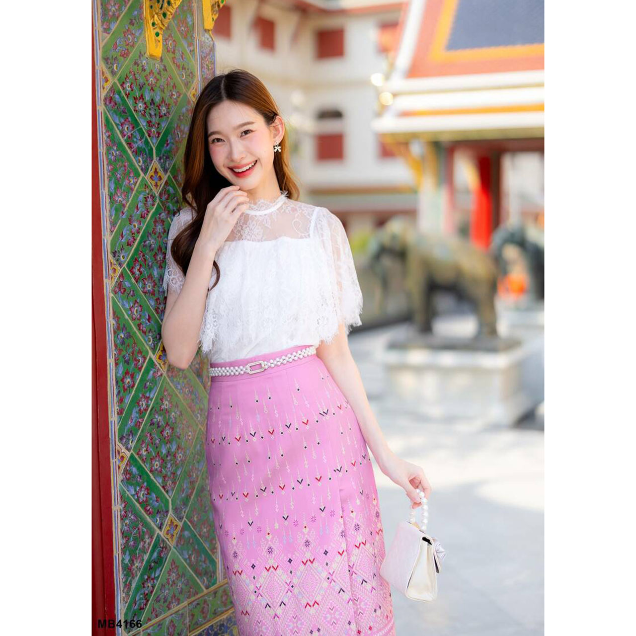 kudapy เซ็ทเสื้อลูกไม้+กระโปรงลายไทย ใส่ออกงานบุญ งานบวช สวยดูดี