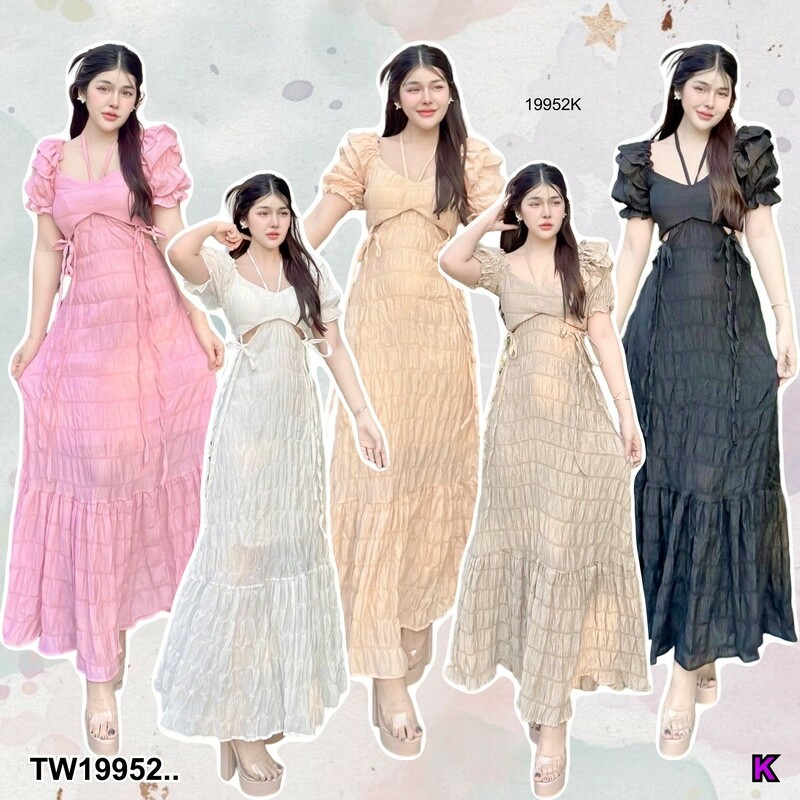 kudapy เดรสยาว แขนสั้น มีแต่งระบายเล็กๆที่แขน ใส่ยางสม็อคด้านหลัง กระโปรงใส่ระบายใหญ่
