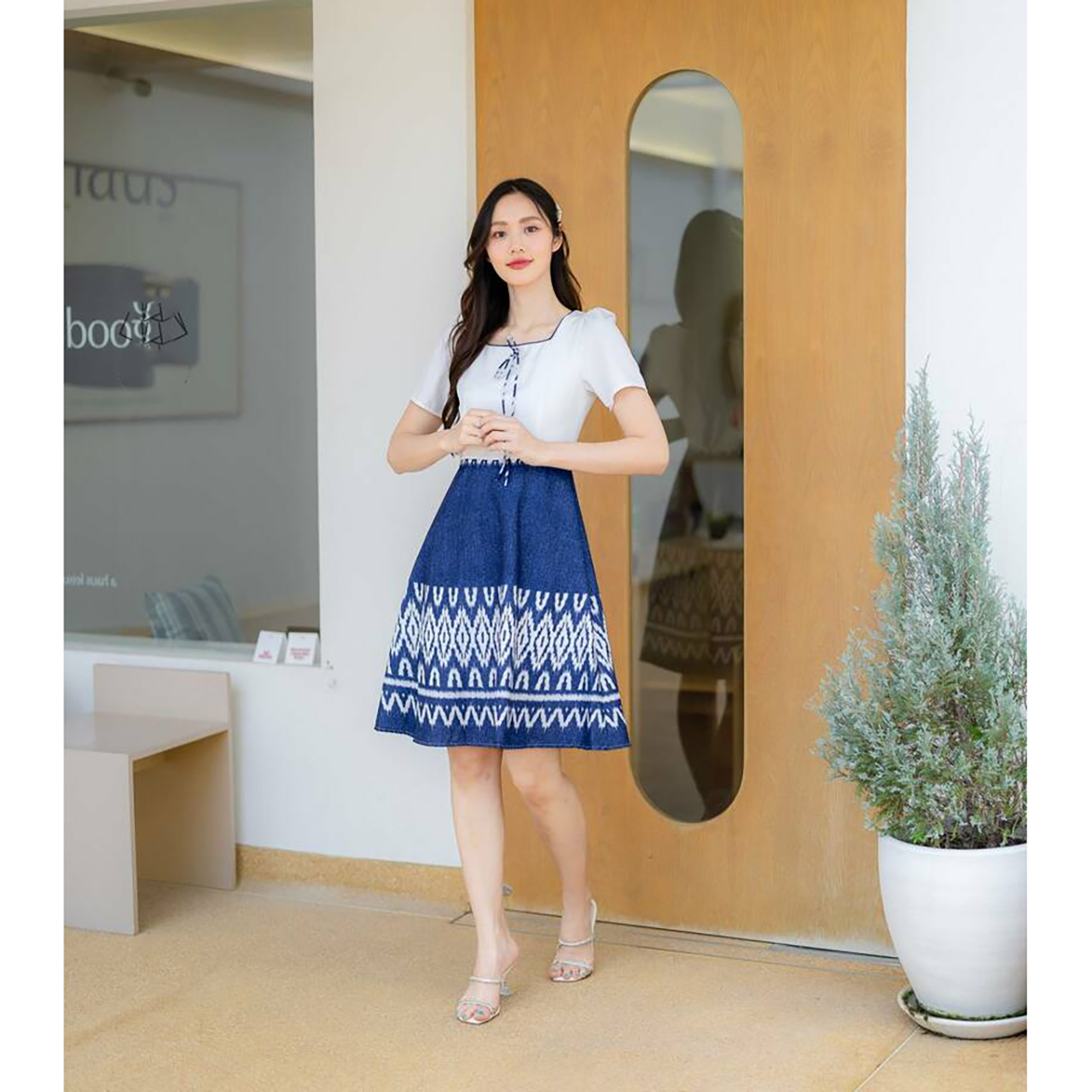 kudapy เดรสสั้นสีชมพู/สีกรม คอเหลี่ยมกระโปรงลายไทย