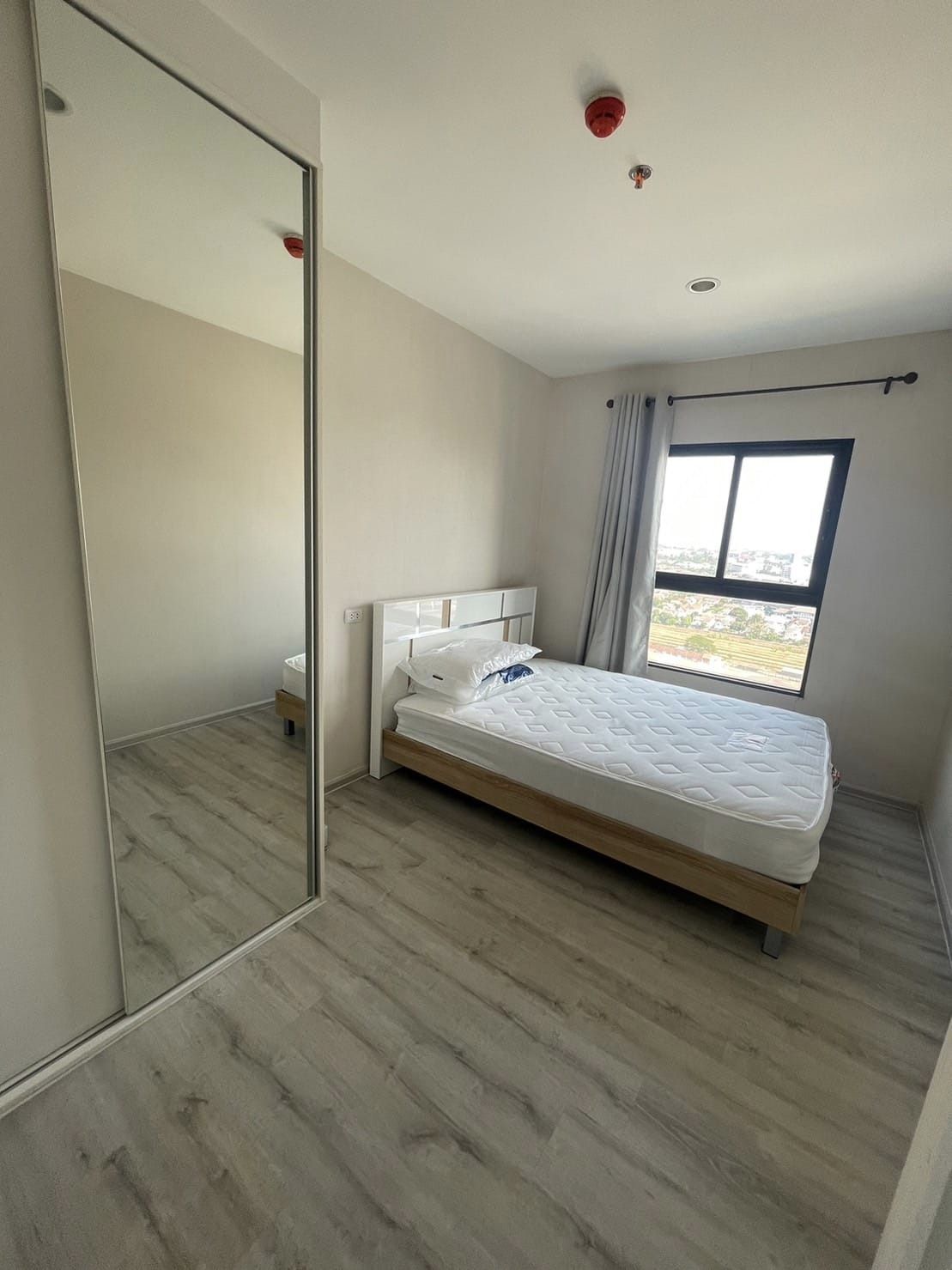 ให้เช่าคอนโด Plum Condo Central Station (พลัม คอนโด เซ็นทรัล สเตชั่น) - ตกแต่งเฟอร์ครบ - การเดินทาง: MRT สถานีสามแยกบางใหญ่