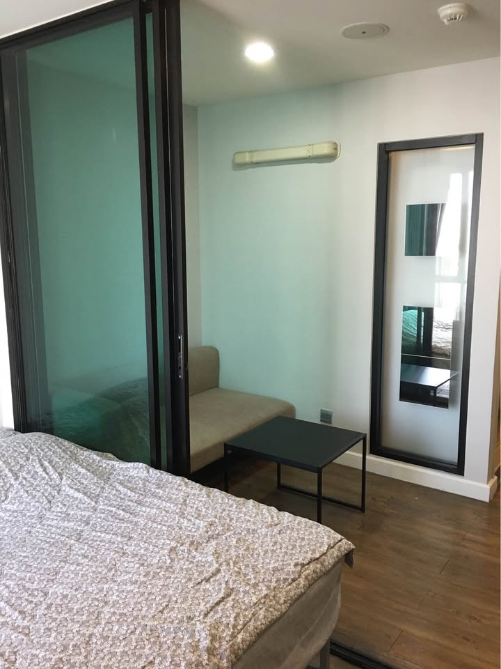 ให้เช่าคอนโด Esta Bliss Ramintra (เอสต้า บลิซ รามอินทรา) Low Rise โซนพื้นที่ MRT เศรษฐบุตรบำเพ็ญ 📍 ห้องแบบ 1ห้องนอน / 1ห้องน้ำ / โซนครัวปิด · ขนาดห้อง 24 ตรม. ชั้น 5 ตึก A