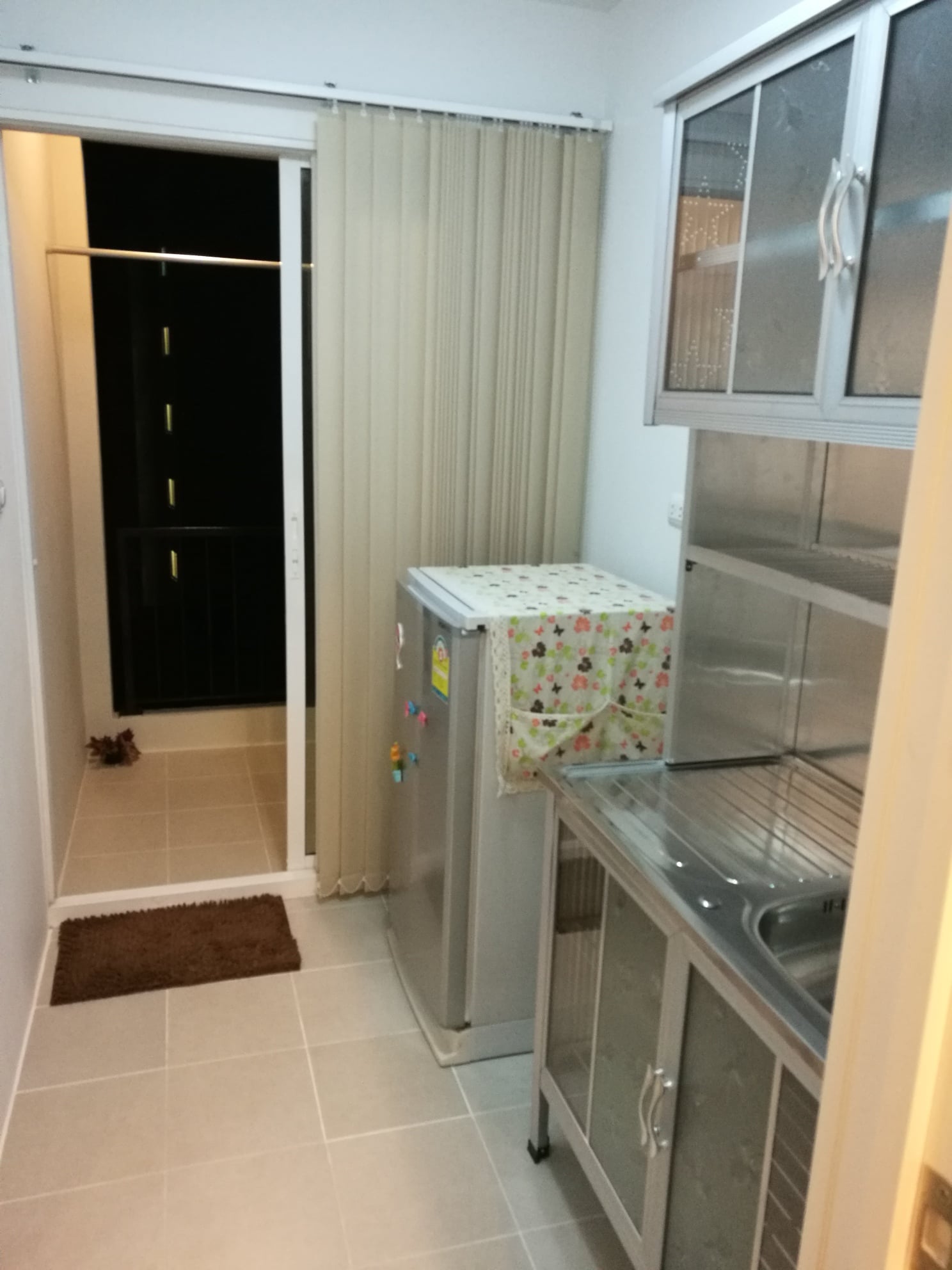 ให้เช่า Unio Charan 3 (ยูนิโอ จรัญฯ 3) ตึกBชั้น7กั้นกระจกห้องครัว