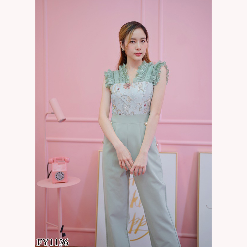 kudapy จั๊มสูทขายาวสีชมพู/สีเขียว แขนกุดระบาย ลายกลีบดอกไม้หน้าอกสวยใสดูดีมากๆ