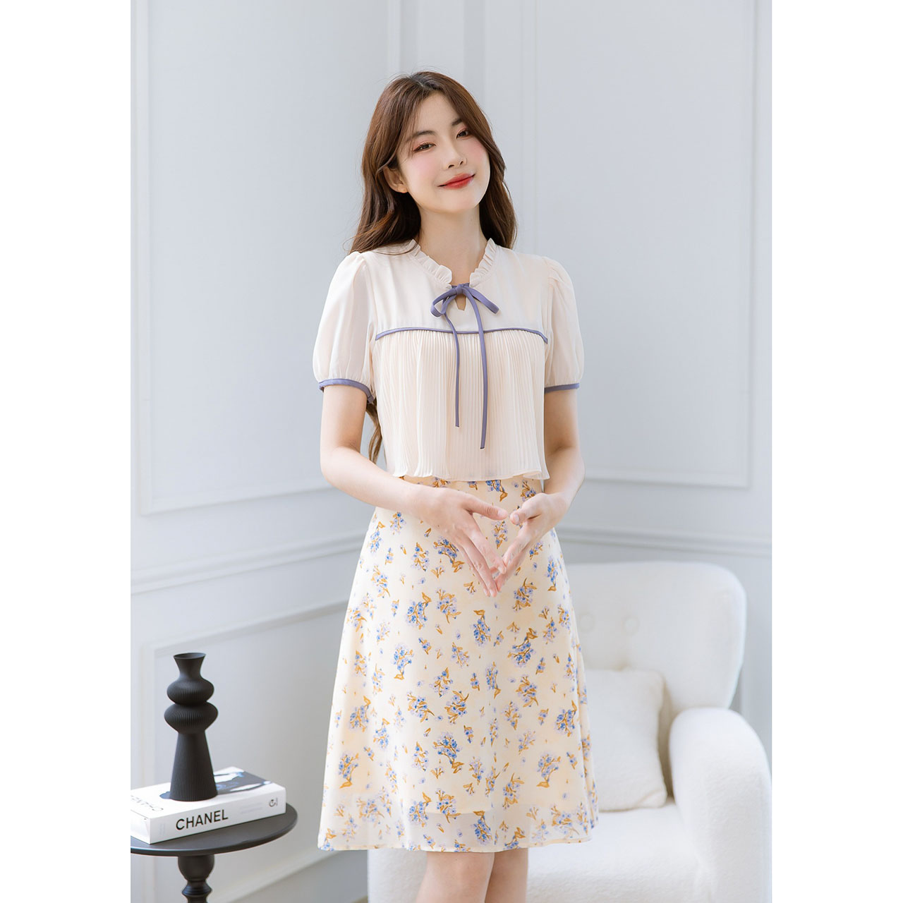 kudapy เดรสชีฟองอกพลีท ช่วงคอจับจีบเล็กๆน่ารัก ตัดสีด้วยขอบแขน