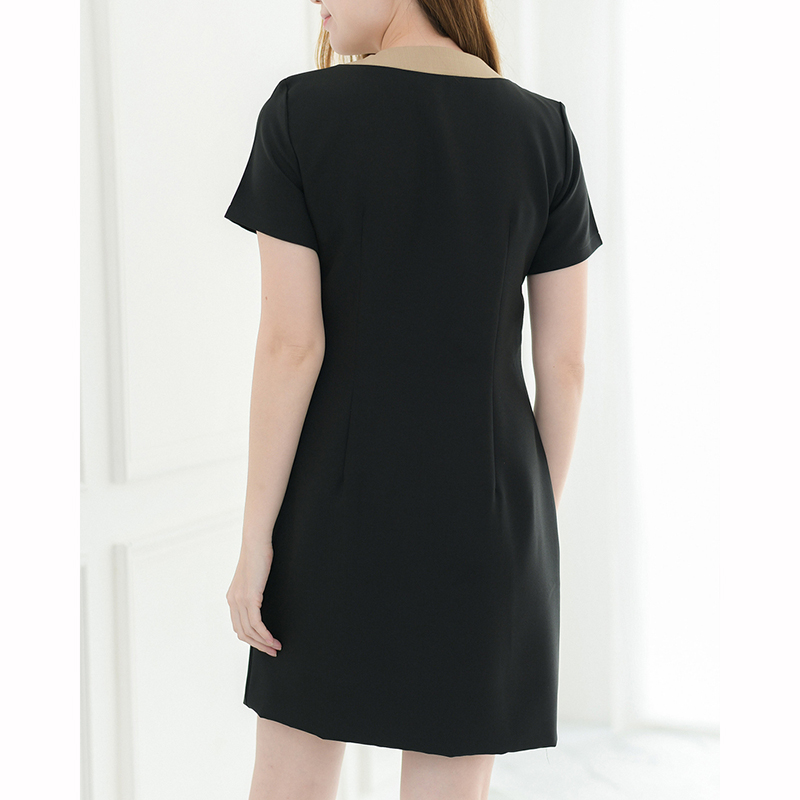 kudapy เดรสสั้นสีดำ/สีเทาฟ้า/สีโอวัลติน/สีม่วง แขนสั้น เล่นดีเทลกระดุมสองเฉดบนสาบหน้า ตัวสาบหน้าทำลิ้นด้านในไว้ยาวมาก