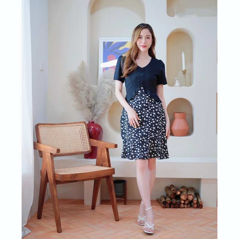 kudapy เดรสสั้นสีดำ/สีชมพู/สีฟ้า คอวีชายระบายลายดอก