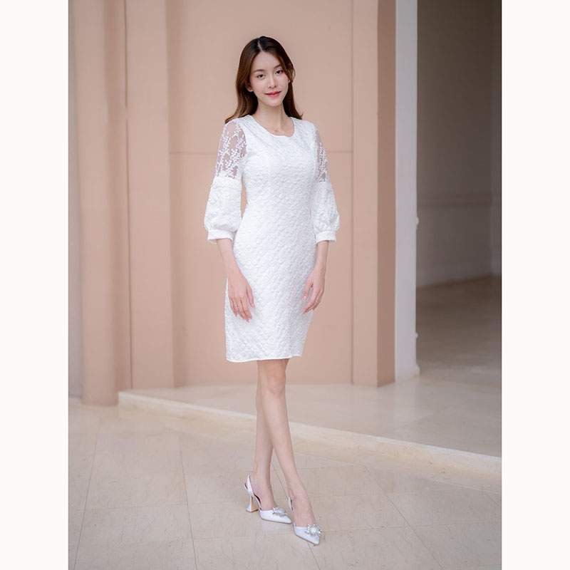 kudapy เดรสสั้นสีชมพู/สีขาว/สีแดง ผ้าทอลายนูนดอกไม้แขนตาข่าย