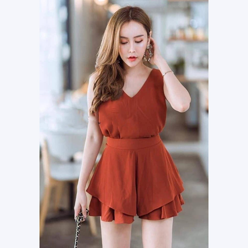 kudapy ชุดเซ็ตสีพื้นเสื้อกลามสายเดี่ยวด้านหลัง จับคู่กับกระโปรงกางเกงทรงสวย