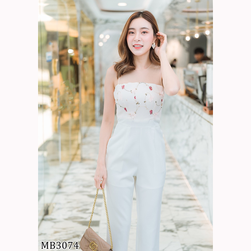 kudapy จั็มสูทขายาวสีขาว อกซีทรูปักดอกใส่สบายสวยดูดี